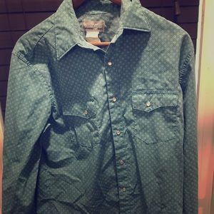 Wrangler button down shirt